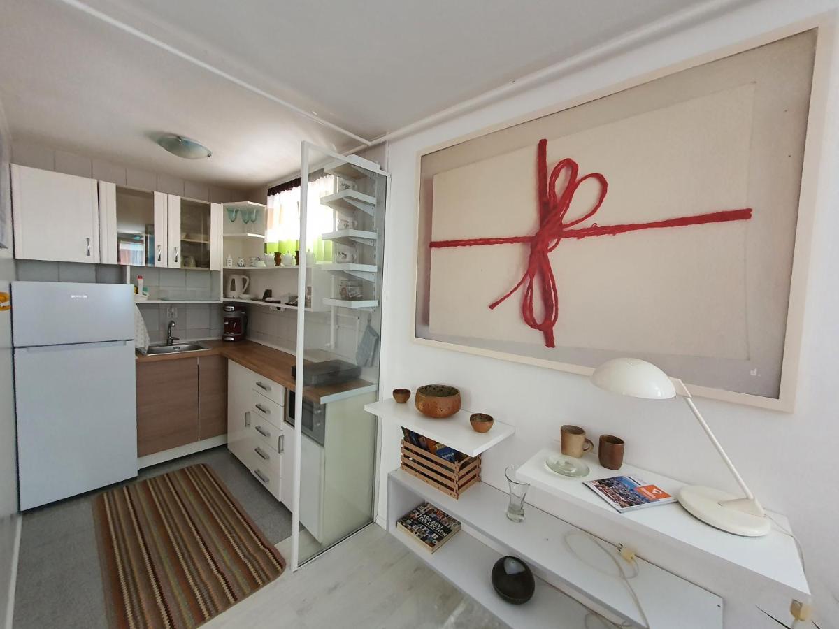 Studio Apartment *