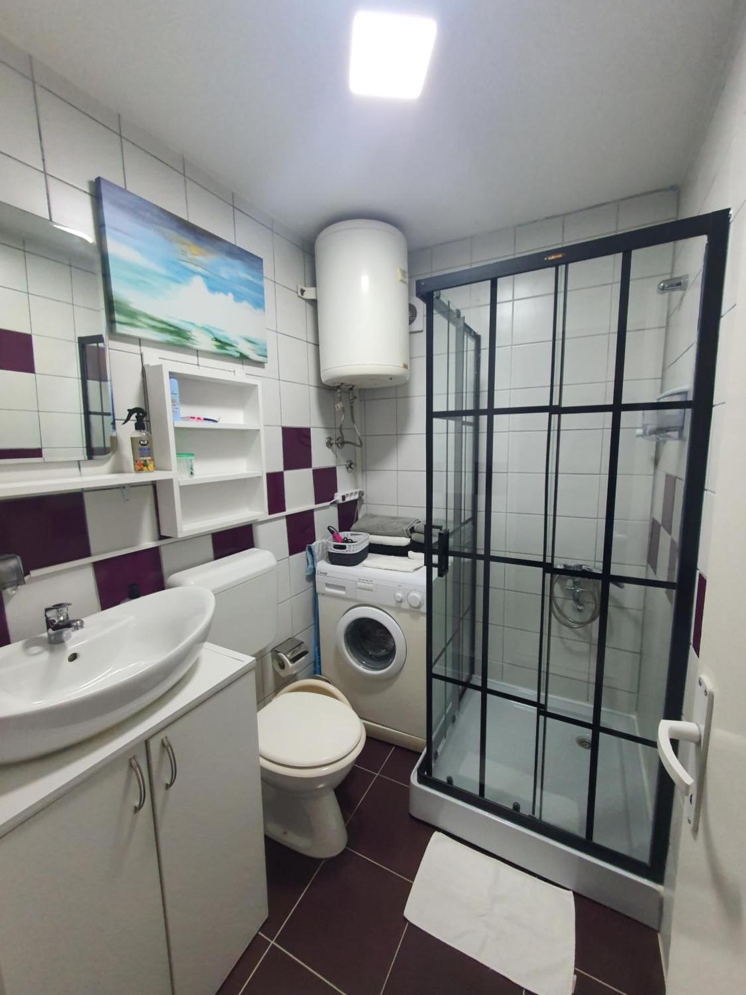 Studio Apartment *